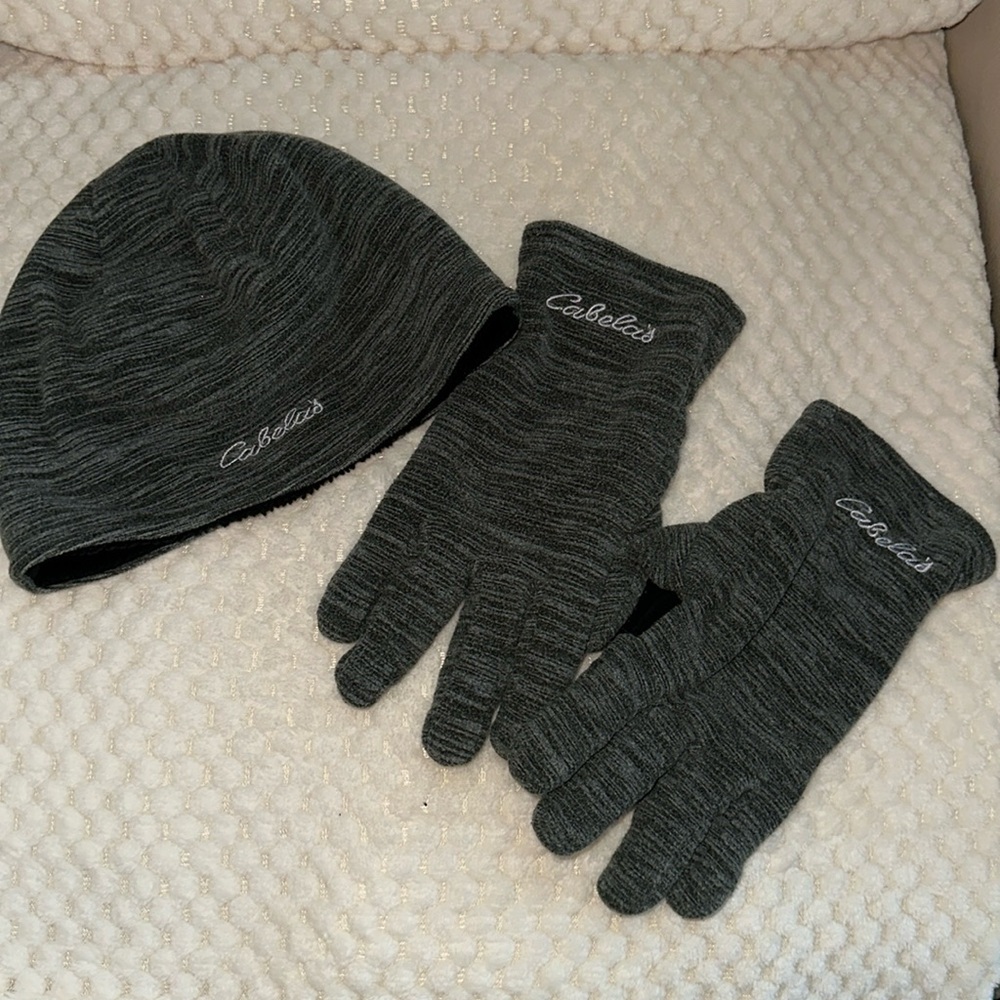 Cabela's Women's Fleece toboggan/ Glove set